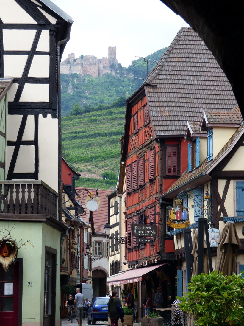 Ribeauville Gasse und Burg